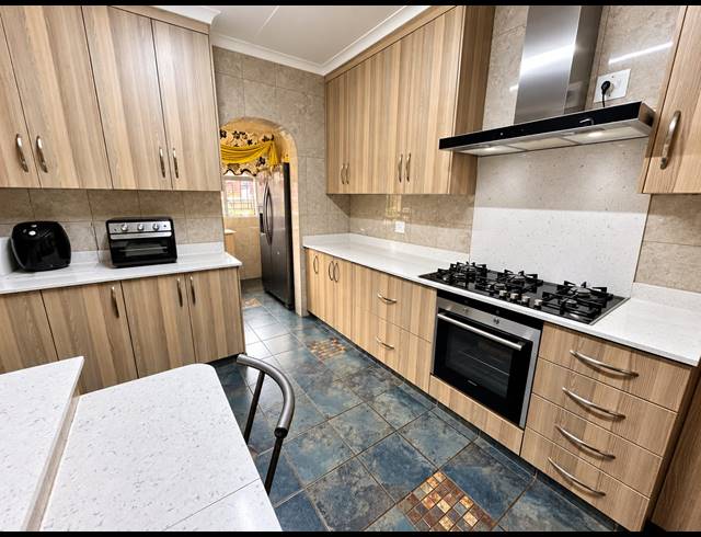 3 BEDROOM HOUSE FOR SALE IN GOLF PARK